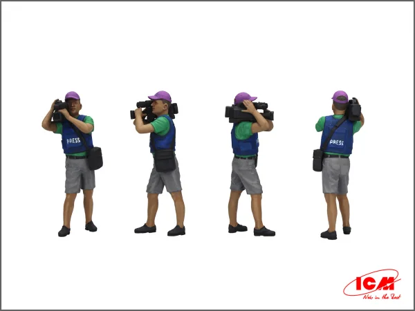 Journalists in War (4 figures)