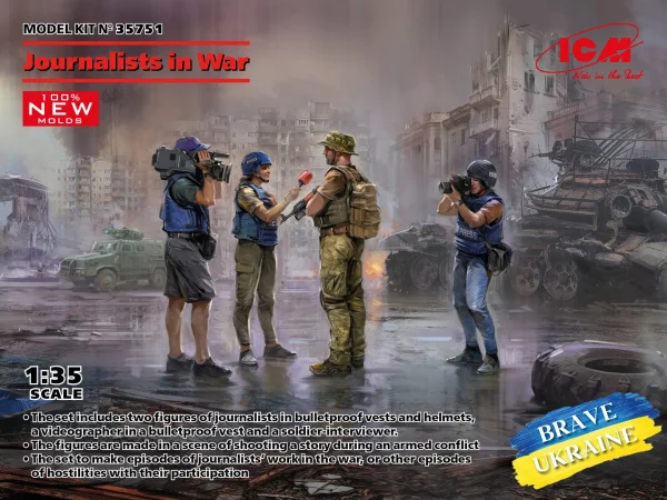 Journalists in War (4 figures)