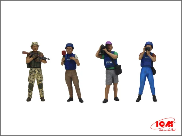 Journalists in War (4 figures)