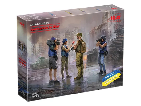 Journalists in War (4 figures)