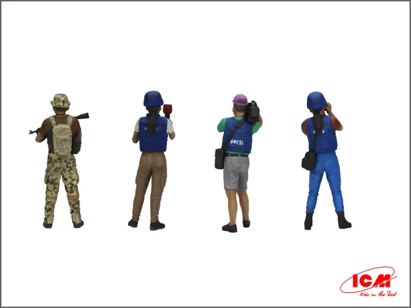 Journalists in War (4 figures)
