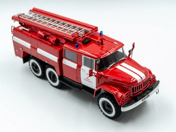 Chernobyl #2 Fire Fighters (AC-40-137A Fire Truck - 4 Figures & Diorama Base with Background)