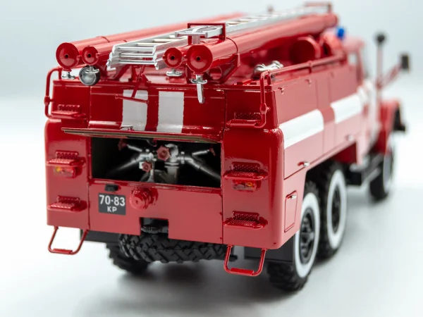 Chernobyl #2 Fire Fighters (AC-40-137A Fire Truck - 4 Figures & Diorama Base with Background)
