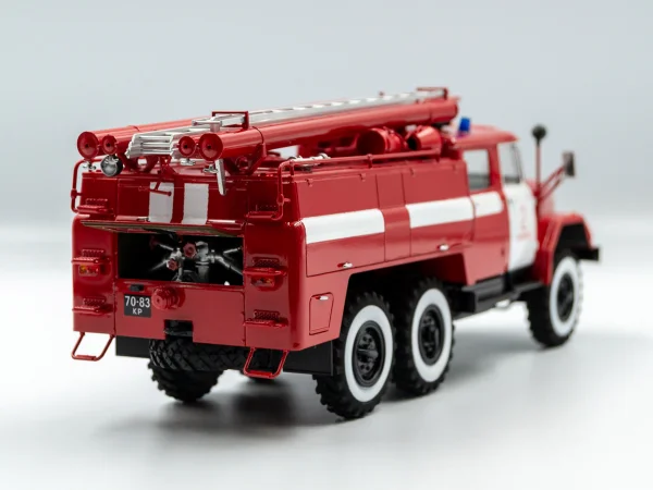 Chernobyl #2 Fire Fighters (AC-40-137A Fire Truck - 4 Figures & Diorama Base with Background)