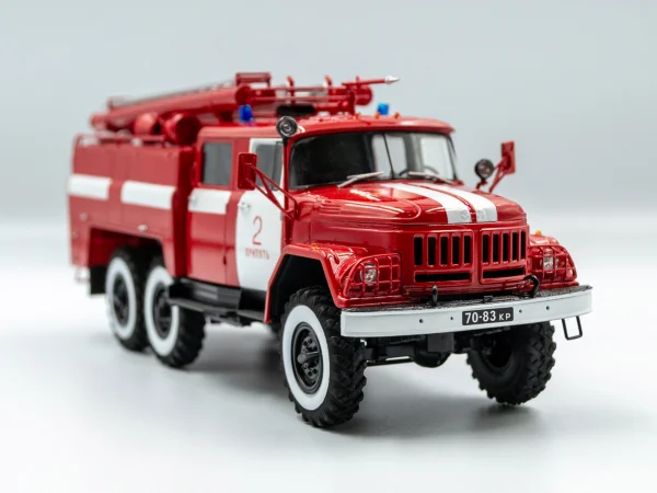 Chernobyl #2 Fire Fighters (AC-40-137A Fire Truck - 4 Figures & Diorama Base with Background)