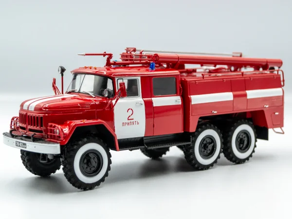 Chernobyl #2 Fire Fighters (AC-40-137A Fire Truck - 4 Figures & Diorama Base with Background)