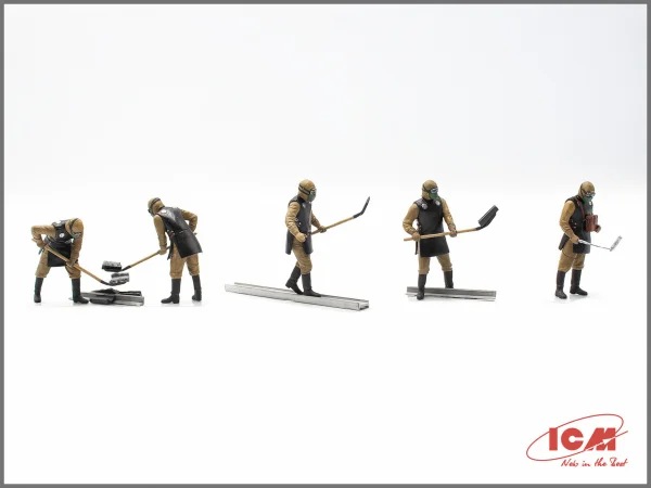 Chernobyl #3 Rubble Cleaners (5 Figures)