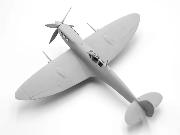 Spitfire Mk.IX - WWII British Fighter