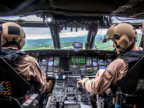Black Hawk Helicopter Crew (3 Figures)