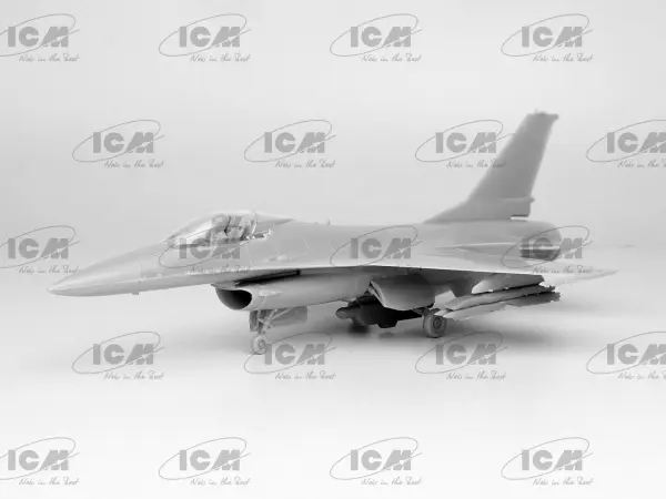 Ukrainian Air Force F-16AM with GBU-39 Bombs — image 3 of 8