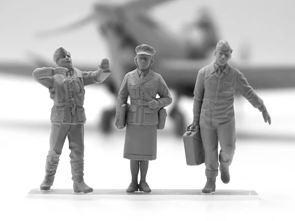 WWII RAF Airfield Diorama Set with 7 Figures & 2 Spitfires