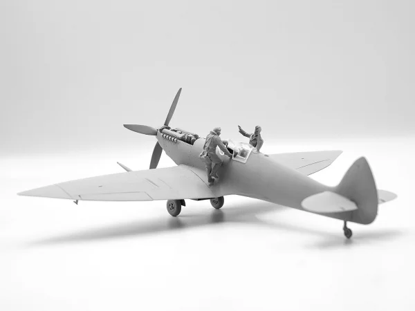 WWII RAF Airfield Diorama Set with 7 Figures & 2 Spitfires