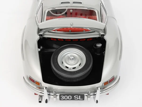 Mercedes 300 SL Silver 1:8 Scale Full Metal Kit