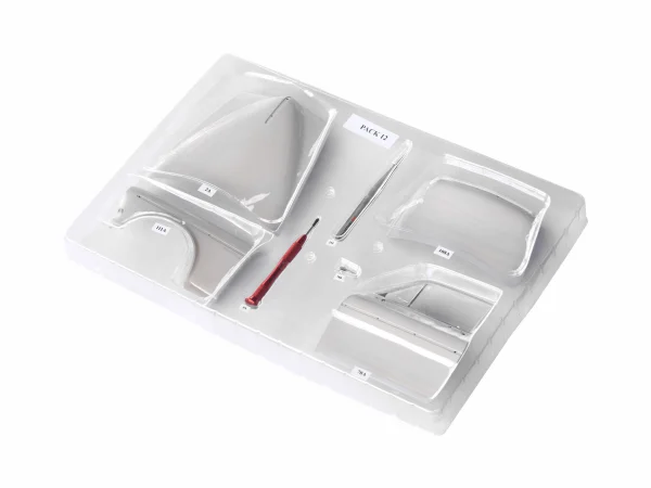 IXO Full Kit Volvo S122 Amazone 1:8 Scale Metal Kit