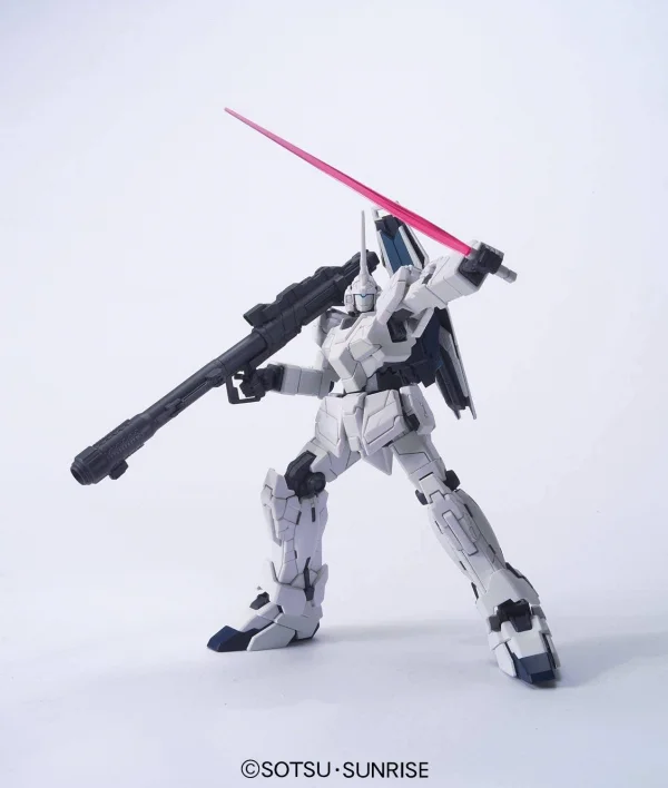 HGUC 1:144 RX-0 Unicorn Gundam (Unicorn Mode) &mdash; image 4 of 7