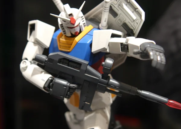 MG 1:100 Gundam RX-78-2 Version 2.0 — image 5 of 9