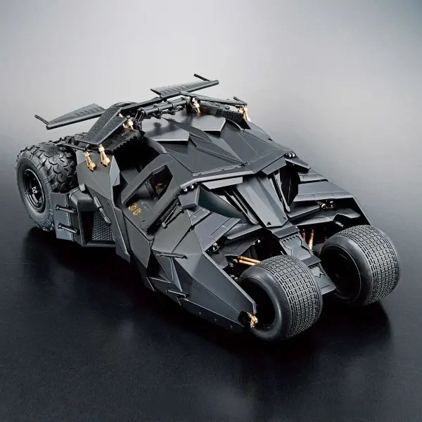 1/35 Scale Model Kit Batmobile (Batman Begins Version) — image 2 of 3