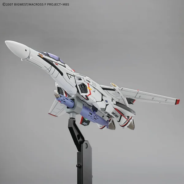 HG 1:100 VF-25F Messiah Valkyrie Alto Custom &mdash; image 13 of 13