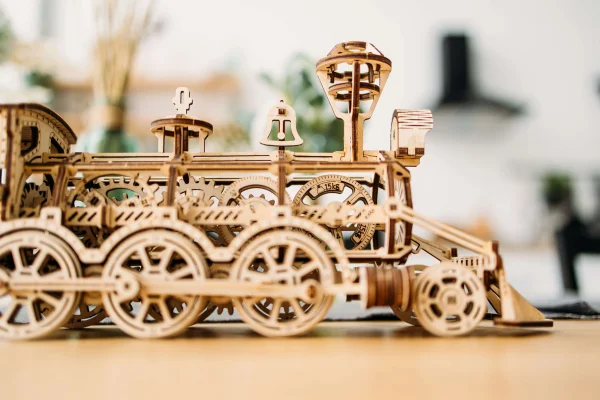 Wood Trick Locomotive R17