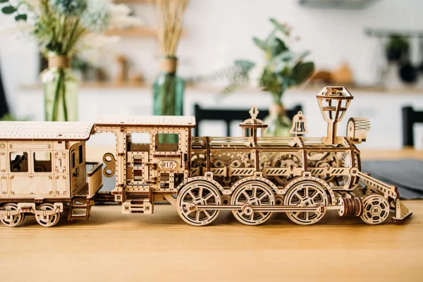 Wood Trick Locomotive R17