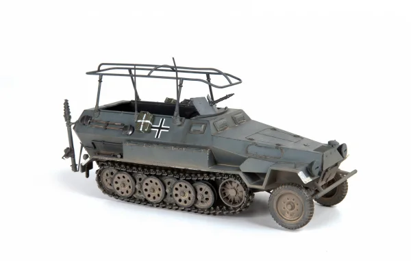 Zvesda Sd.Kfz 251/3 Ausf.B Radio Car