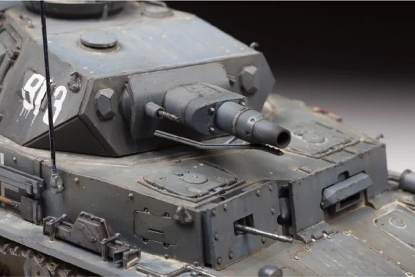 Zvezda Panzer IV Ausf E — image 4 of 6
