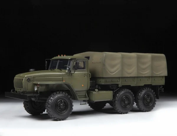 Zvesda Ural 4320 Russian Army Truck &mdash; image 2 of 7