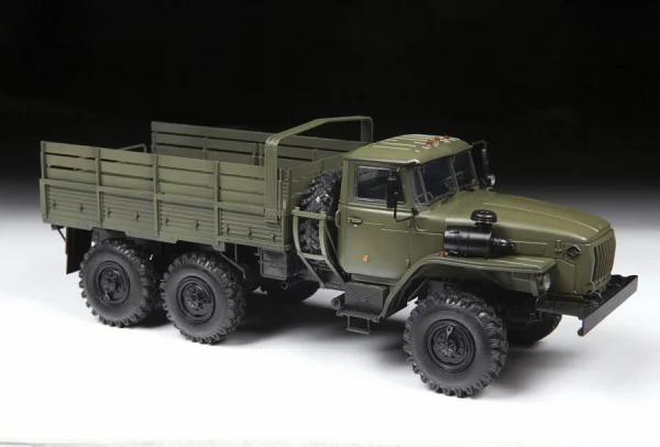 Zvesda Ural 4320 Russian Army Truck &mdash; image 3 of 7