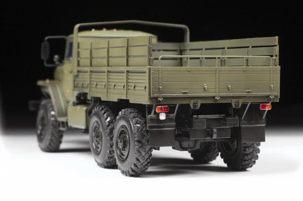 Zvesda Ural 4320 Russian Army Truck &mdash; image 5 of 7