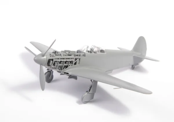 Zvezda Yak-3 Soviet WWII Fighter — image 7 of 10