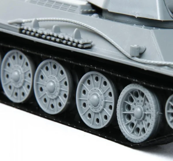 Zvezda 1/72 T34 — image 3 of 10