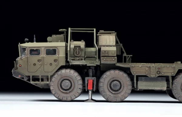 Zvesda S-400 Triumf Missile System — image 8 of 8