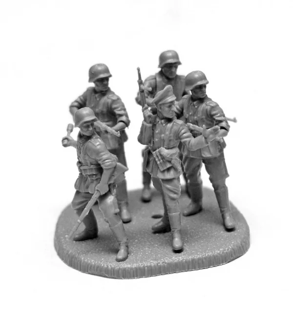 Zvezda German Regular Infantry 1939-43 — image 5 of 9