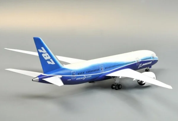 Zvesda 1:144 Boeing 787 Dreamliner — image 6 of 7