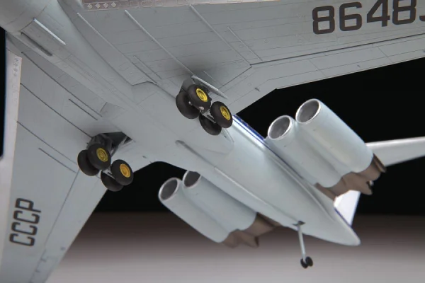 Zvezda 1:144 Ilyushin Il-62M — image 14 of 16