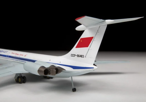 Zvezda 1:144 Ilyushin Il-62M — image 12 of 16