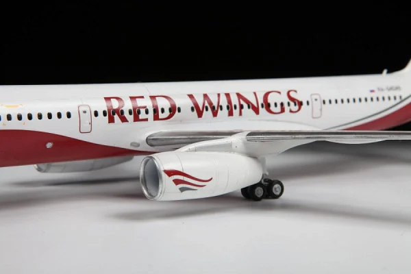 Zvezda Boeing 737 Max 8 — image 6 of 6