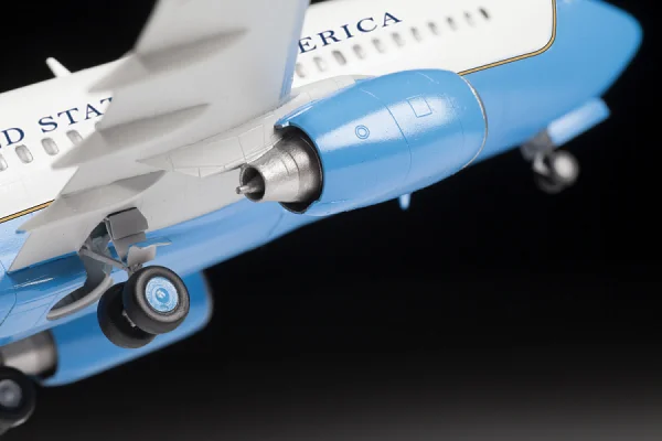 Zvezda Boeing 737-700 — image 6 of 6
