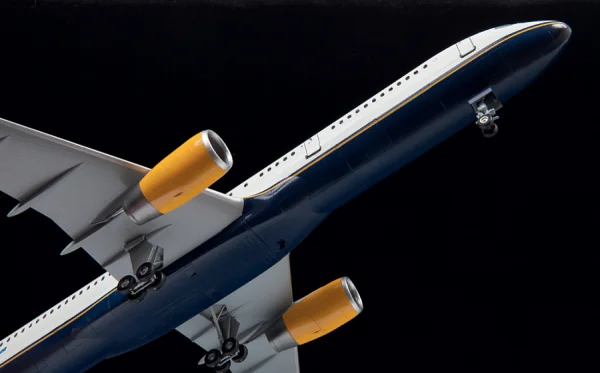 Zvesda Boeing 757-200 — image 6 of 10