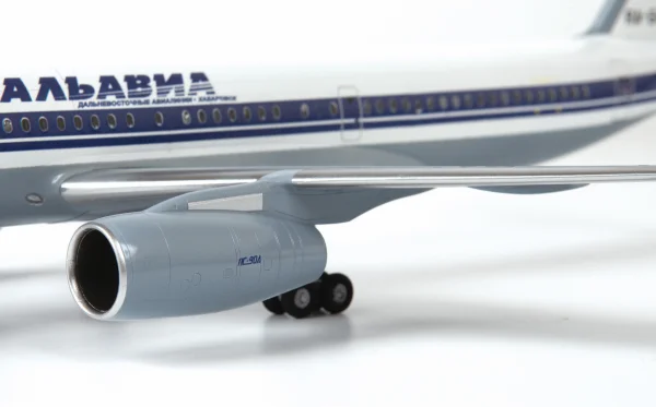 Tupolev Tu-214 Civil Airliner — image 7 of 12