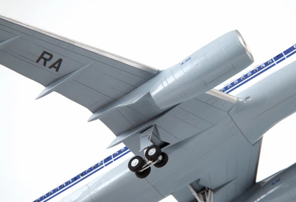 Tupolev Tu-214 Civil Airliner — image 6 of 12