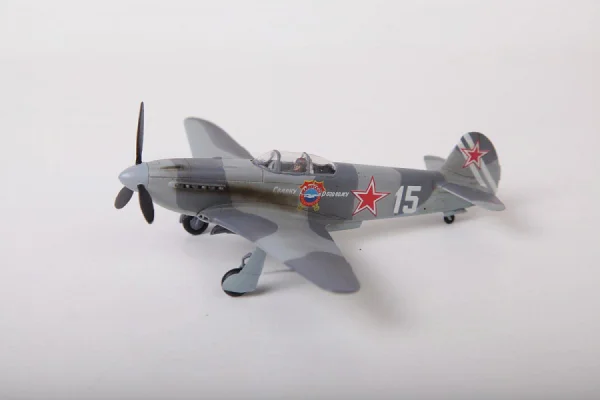Zvezda Yak-3 Soviet Fighter — image 7 of 9