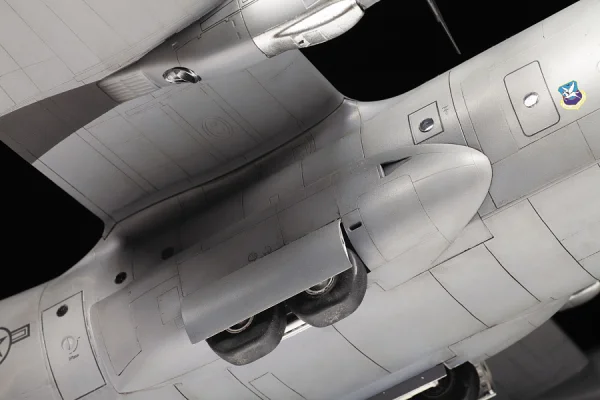 Zvesda Hercules C-130J — image 6 of 9