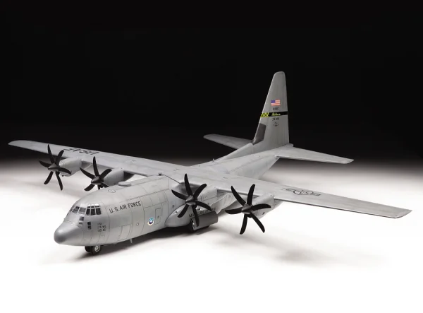Zvesda Hercules C-130J — image 7 of 9