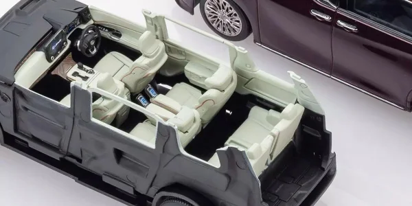 Kyosho 1:43 Lexus LM (Sonic Agate)