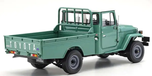 Kyosho 1:18 Toyota Land Cruiser 40 Pick Up 1980 Fashion Green — image 2 of 7
