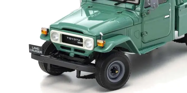 Kyosho 1:18 Toyota Land Cruiser 40 Pick Up 1980 Fashion Green — image 3 of 7