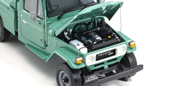 Kyosho 1:18 Toyota Land Cruiser 40 Pick Up 1980 Fashion Green — image 4 of 7
