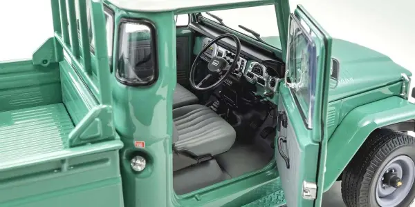 Kyosho 1:18 Toyota Land Cruiser 40 Pick Up 1980 Fashion Green — image 7 of 7
