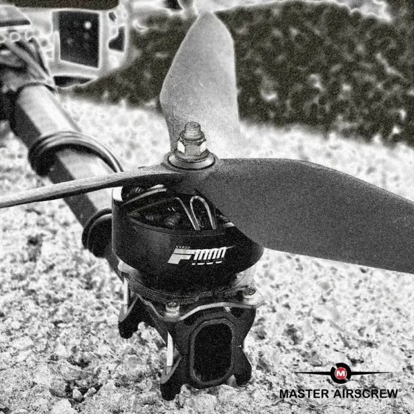 Master Airscrew 3X Power - 11x10 Propeller (CCW) Blue &mdash; image 6 of 11